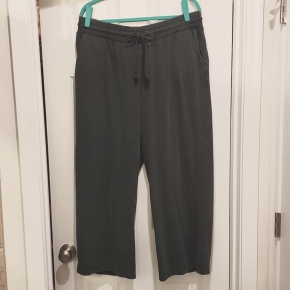Wide legged sweatpants - Picture 2 of 5